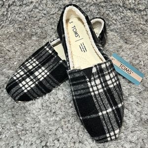NWT TOMS Womens size 8 black/white plaid
